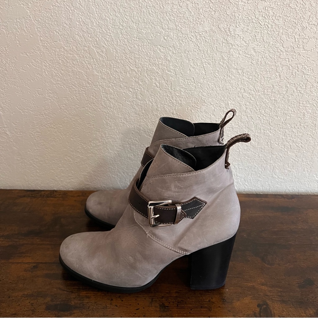 Charles David Made In Italy Leather Ankle Boots